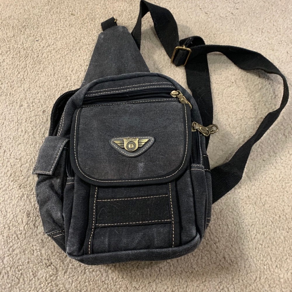 Never used purse. Make an offer!